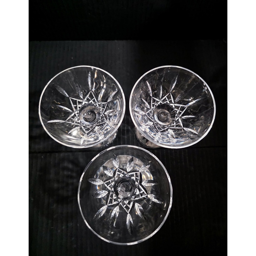Waterford Crystal martini glasses in the renowned Lismore pattern. Lot 3 - Picture 2 of 4